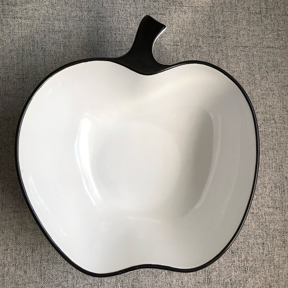 Torre & TAGUS Apple shaped  white bowl with black trim. - Picture 9 of 9